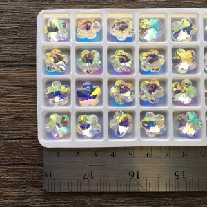 x crystal flower beads / charms (28pcs)