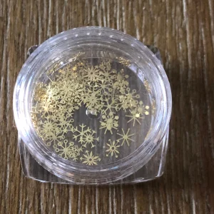 gold snowflake embelishments nail - Image 2
