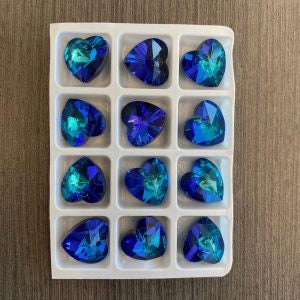 x crystal blue heart beads / charms (12pcs)