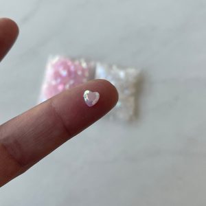 Pearl iridescent heart flatback 50 pcs (White) - Image 2