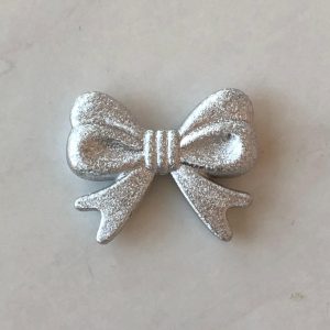 x 5 pcs Large silver acrylic bows - Image 2