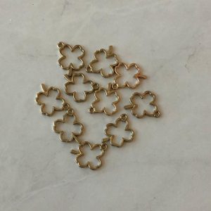 Open bezel clover pendant