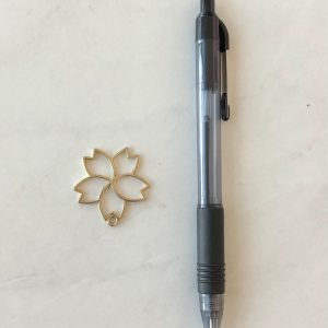 Alternative view of Open bezel flower pendant